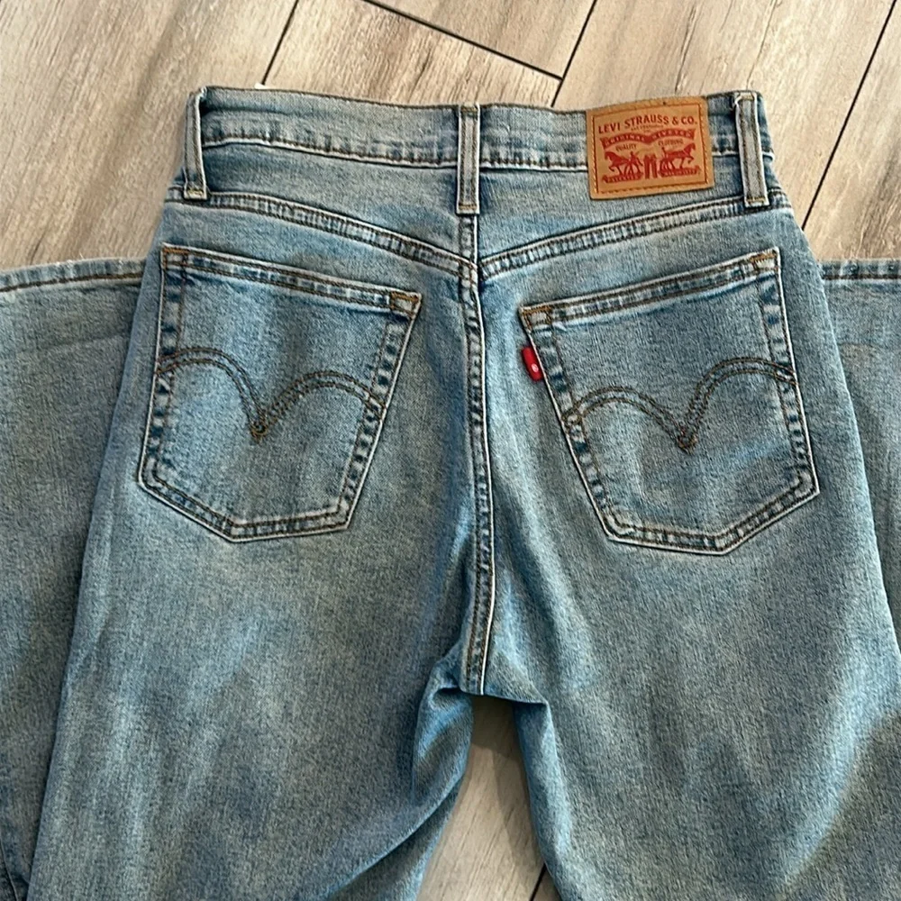Levi's wedgie straight button flu jeans size 26